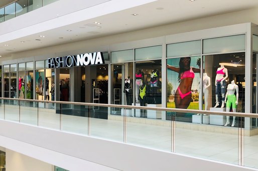 Comisia Federală pentru Comerț rambursează 2,4 milioane de dolari clienților retailerului de fast fashion Fashion Nova pentru blocarea recenziilor negative