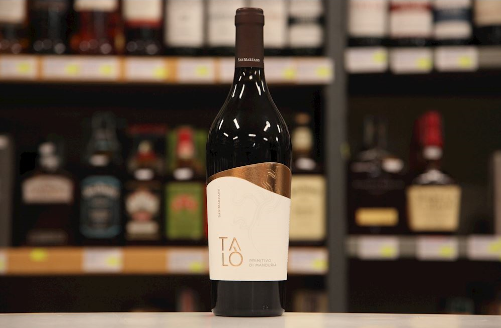 Vinul zilei: un Primitivo cotat cu 95 puncte Luca Maroni, un vin elegant, cu prestanță, potrivit alături de preparate din miel, vânat, pastramă cu ardei copți, brânzeturi și paste cu diverse sosuri