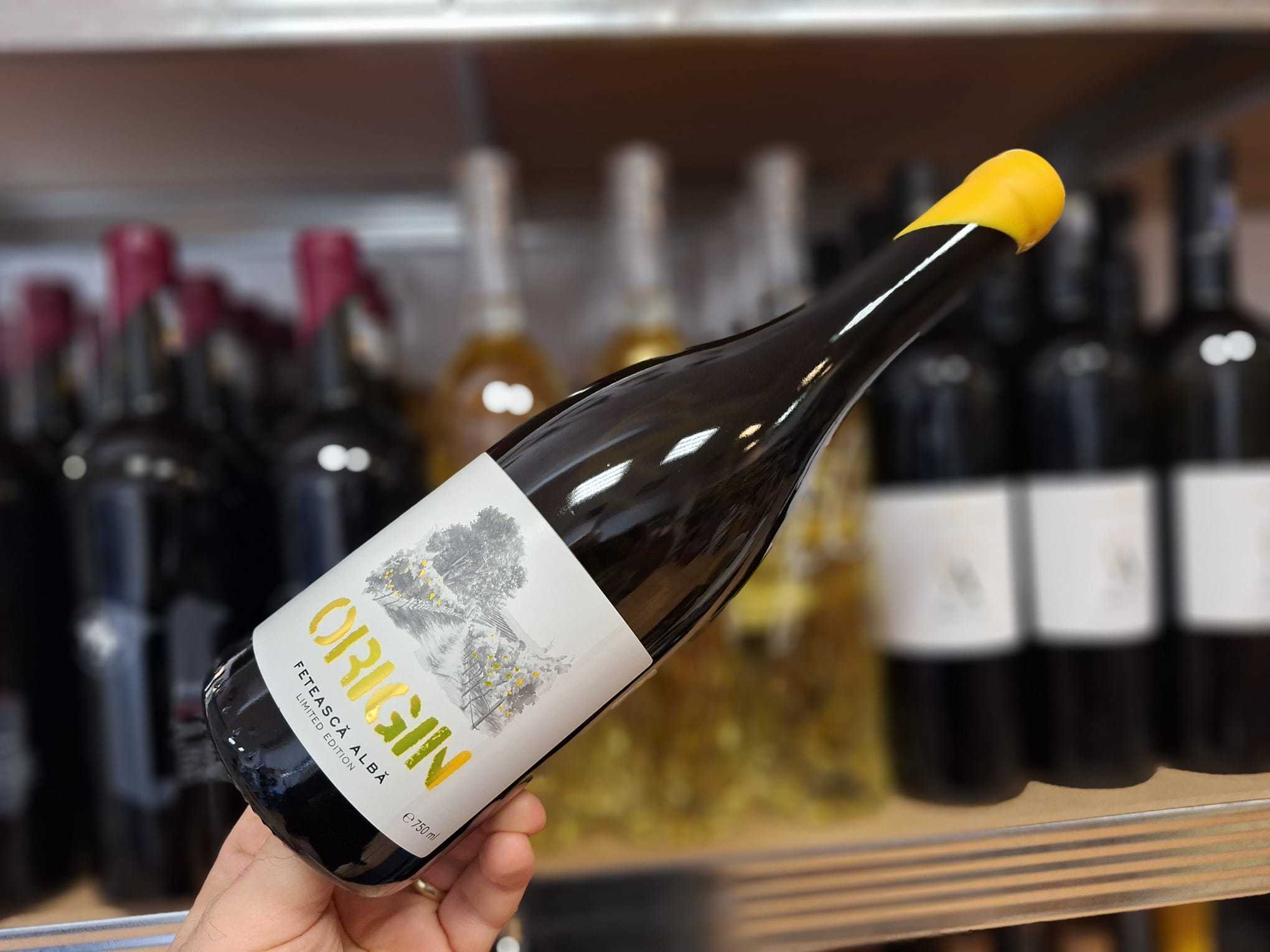 Vinul zilei: o Fetească Albă din Bihor, un vin alb complex și echilibrat, cu note de fructe albe și flori, savuros alături de pește, fructe de mare sau brânzeturi ușoare