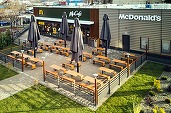 McDonald’s lansează o campanie masivă de recrutare de angajați în România. Ce salarii oferă