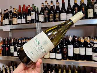 Vinul zilei: un Chardonnay hotărât din regiunea Languedoc, Franța, cu arome florale, de citrice, flori albe și discrete note minerale. De asociat cu aperitive ușoare, carne albă și pește