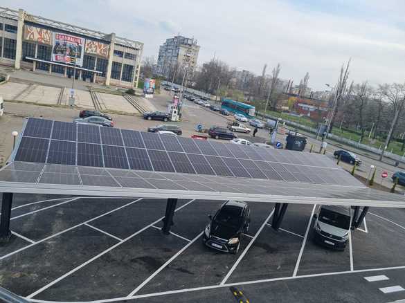 FOTO Primul restaurant KFC din România echipat cu panouri fotovoltaice