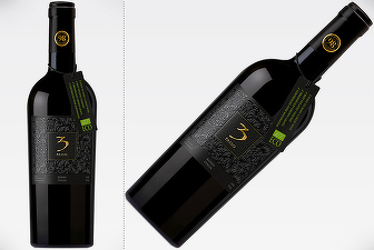 Vinul zilei: un cupaj roșu obținut din Sangiovese, Negroamaro și Malvasia Nera. Corp suplu, gust complex, note de vișine confiate, coacăze, prune afumate, ciocolată amară, scorțișoară și lemn dulce
