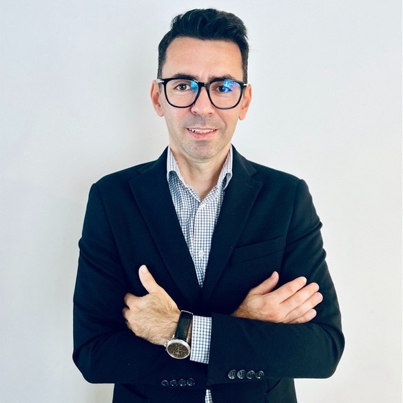 SURPRIZĂ FOTO Grecii vor lansa în România un experiment cu mega-magazine Intersport, țintite către anumiți clienți, pentru a depăși Decathlon