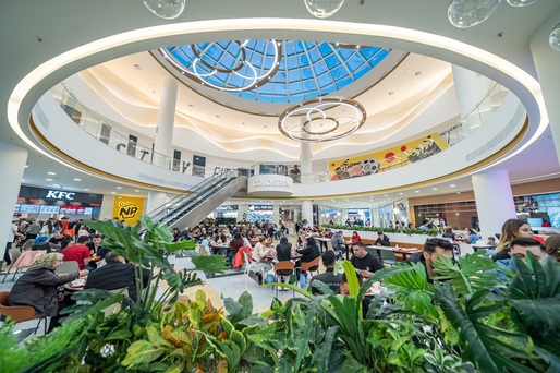 FOTO American Asian Tasty deschide un restaurant Puii Mei în Colosseum Mall 