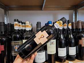 Vinul zilei: un Primitivo cu accente de fructe roșii bine coapte, completate de note elegante de tutun, ciocolată și cafea. Însoțește perfect preparate din carne roșie, vânat sau brânzeturi maturate