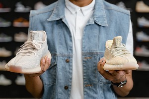 Adidas depășește așteptările privind rezultatele financiare în primul trimestru, datorită cererii puternice pentru încălțămintea sport