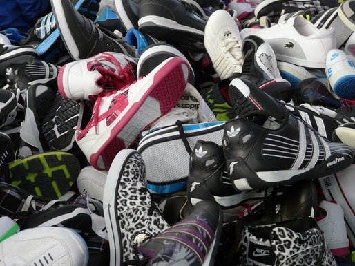 Producătorii, precum Nike, Adidas, Skechers, și retailerii îi cer lui Trump să renunțe la tarife în cazul încălțămintei