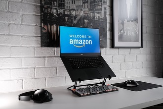 Amazon și vânzătorii săi se aprovizionează masiv pentru a evita tarifele lui Trump