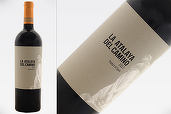 Vinul zilei: un vin roșu remarcabil, cotat cu 92 de puncte Robert Parker, obținut preponderent din struguri Garnacha Tintorera. Note expresive de fructe roșii, condimente, lavandă și afine