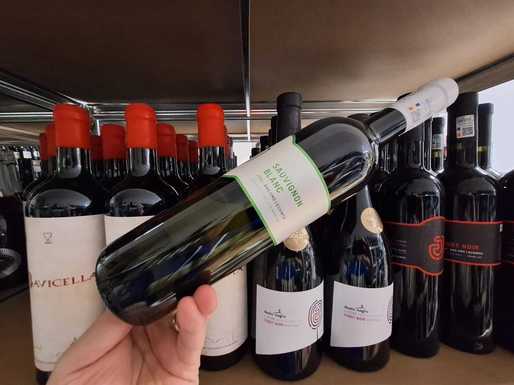 Vinul zilei: un Sauvignon Blanc care salvează orice seară din timpul săptămânii, un vin versatil, proaspăt și crocant, savuros alături de pește, fructe de mare, carne albă sau brânzeturi
