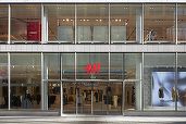 FOTO H&M redeschide un mare magazin în capitală, cu o premieră