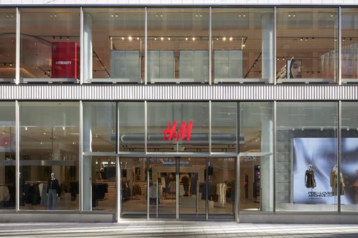 FOTO H&M redeschide un mare magazin în capitală, cu o premieră
