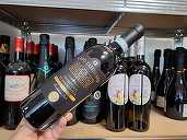 Vinul zilei: un Primitivo remarcabil, 95 de puncte Luca Maroni, cu arome de fructe negre și roșii, vanilie și condimente. De asociat cu carne roșie, vânat, brânzeturi maturate sau rețete tradiționale italiene