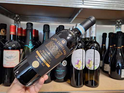 Vinul zilei: un Primitivo remarcabil, 95 de puncte Luca Maroni, cu arome de fructe negre și roșii, vanilie și condimente. De asociat cu carne roșie, vânat, brânzeturi maturate sau rețete tradiționale italiene
