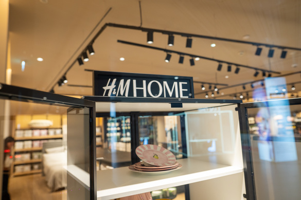 FOTO H&M a redeschis un mare magazin în capitală, cu o premieră