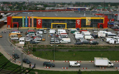 VIDEO Percheziții la complexul Dragonul Roșu din Capitală. Poliția caută produse contrafăcute din China