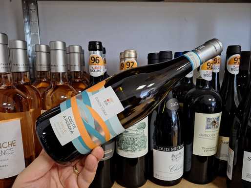 Vinul zilei: un alb organic obtinut din soiul Grillo, care surprinde esența verii siciliene în cea mai pură și sinceră formă a ei
