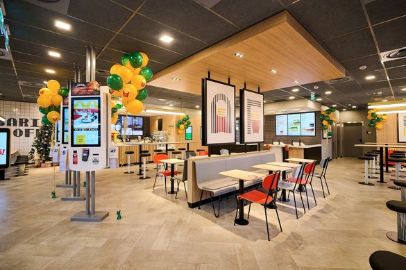 McDonald’s accelerează și depășește o nouă bornă de afaceri în România