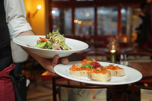 Cum au ajuns grecii să vândă pizza. Predicția unui antreprenor român. Dispar restaurantele medii, fast-food-ul vine puternic. Nici măcar stelele Michelin nu vor mai conta