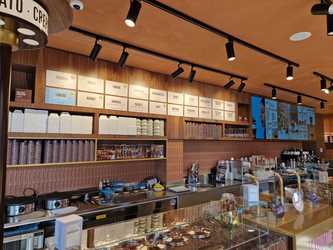 FOTO Sphera Franchise Group inaugurează prima unitate Cioccolatitaliani, în Riccione, Italia, și se pregătește să aducă brandul în România