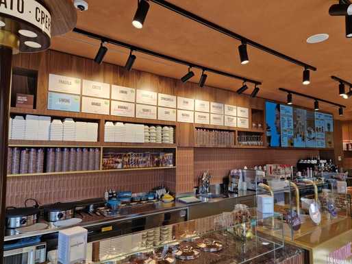 FOTO Sphera Franchise Group inaugurează prima unitate Cioccolatitaliani, în Riccione, Italia