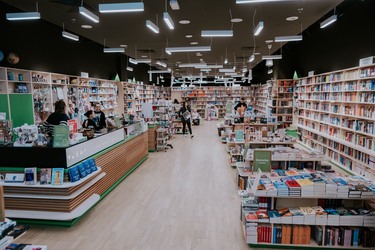 FOTO Cărturești lansează cea mai mare librărie din România