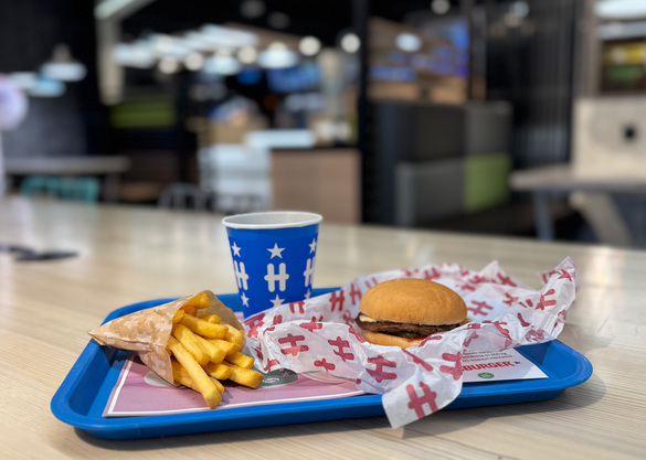 FOTO Hesburger oprește și în România vânzarea meniului pentru copii, după 30 ani