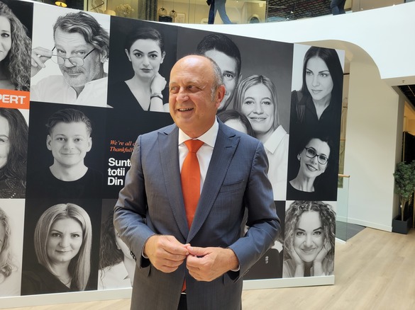 FOTO Dan Șucu inaugurează un mare magazin Mobexpert, de talia celui din Băneasa, pe o fostă platformă industrială. 