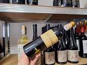 Vinul zilei: un Semillon sud-african rar, cu note fine de iarbă de lămâie, ceară de albine și vanilie. Gust complex, aciditate precisă și un caracter mineral frumos definit. Excelent alături de pește sau fructe de mare