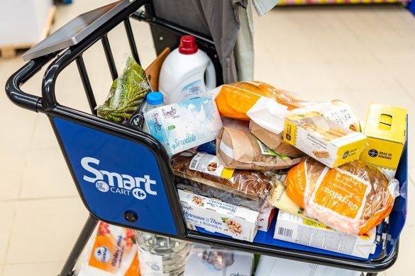 FOTO INEDIT Carrefour lansează primul cărucior inteligent din România
