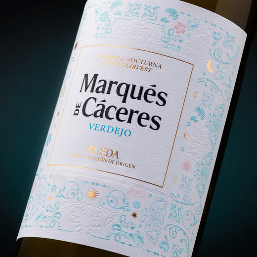 Vinul zilei: un Verdejo etalon pentru vinurile albe din Rueda, cu arome olfactive de iasomie și coajă de citrice. Pe palat, note de grapefruit alb, kiwi și lime. Savuros alături de fructe de mare, pește, pui sau brânzeturi