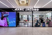 LVMH negociază vânzarea brandului Marc Jacobs într-o tranzacție estimată la 1 miliard de dolari