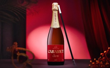 Vinul zilei: o cava răcoritoare, expresivă și echilibrată, excelentă pentru zilele calde de vară. Note de măr verde, pară și coajă de pâine proaspăt coaptă. Excelent companion pentru preparate asiatice ușoare