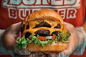 Burgerii vegani susținuți de Leonardo DiCaprio și Lewis Hamilton intră în faliment