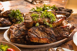 Mesele cu carne au devenit un lux pentru milioane de europeni. Situația românilor GRAFICE
