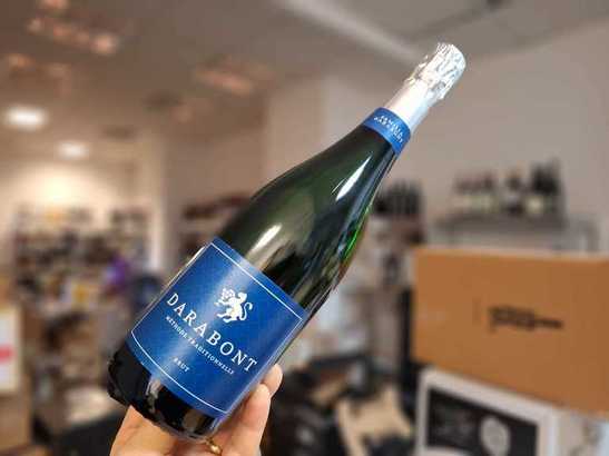 Vinul zilei: un cupaj din Chardonnay, Riesling de Rhin și Fetească Regală. Elegant și proaspăt, cu perlaj fin, savuros alături de icre, fructe de mare, prosciutto, somon afumat sau brânzeturi fine. Cel mai vândut spumant românesc pe Unvinpezi.ro