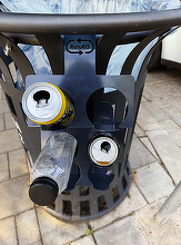 FOTO RetuRO extinde noul sistem pentru ambalajele cu garanție montat pe coșurile de gunoi