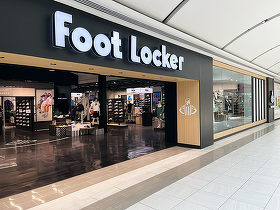 Foot Locker, cu planuri de expansiune agresivă în România, fuzionează cu Dick’s Sporting Goods