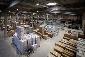 eMAG, restructurare în Ungaria. Vrea să vândă depozitul de 100 milioane de euro, primul construit în afara României și cel mai mare din regiune