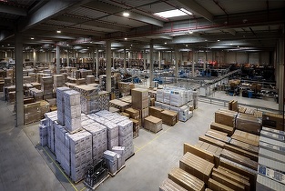 eMAG, restructurare în Ungaria. Vrea să vândă depozitul de 100 milioane de euro, primul construit în afara României și cel mai mare din regiune