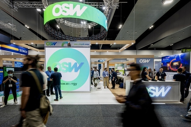Cel mai mare distribuitor de panouri solare din Australia, care vrea să devină “Amazonul energiei curate”, se pregătește să intre în România