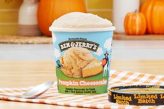 Cofondatorul brandului de înghețată Ben & Jerry’s părăsește compania după aproape 50 de ani, după un conflict cu Unilever