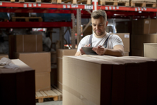 Amazon crește salariile angajaților din SUA