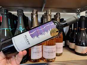 Vinul zilei: Un Cabernet Franc corpolent și elegant, cu arome intense de fructe negre și condimente, savuros alături de brânzeturi fine, carne roșie sau sushi