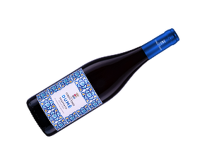 Vinul zilei: un vin roșu încântător, cu arome de fructe roșii, portocală de Sicilia și rodie. Un vin jovial și plăcut, perfect în sezonul pastramelor la grătar. Cotat cu 92 puncte Decanter și 90 puncte James Suckling