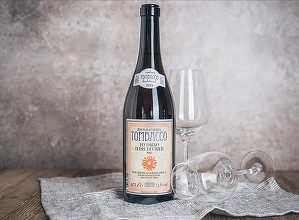 Vinul zilei: un alb obținut din Pecorino, un soi vechi recent reimaginat de vinificatorii italieni, un vin cu o amprentă citrică și florală. Savuros alături de preparate din pește, fructe de mare sau carne albă la grătar