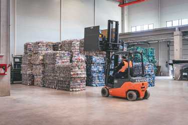 Soluție care colectează ambalajele de la micii comercianți din mediul rural