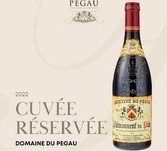 Vinul zilei: un Châteauneuf-du-Pape intens și bine structurat, cu taninuri fine și un potențial de învechire remarcabil. Cotat cu 97 puncte Robert Parker, 96 puncte James Suckling și 96 puncte Jeb Dunnuck