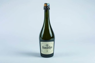 Vinul zilei: un spumant extra brut din Mendoza, Argentina, obținut din Chardonnay și Pinot Noir. Perlaj fin, arome de măr, citrice și nuci, ideal pentru momentele speciale